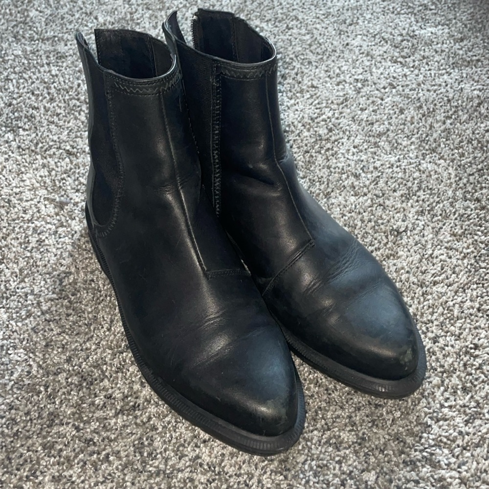 Worn Zillow Doc Martens. Women size 9